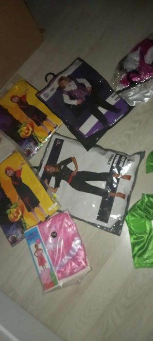 Stroje karnawałowe mix  40szt