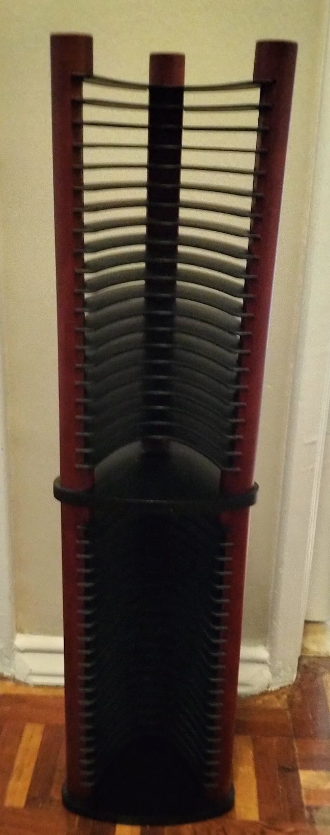 Torre para arrumação de cds