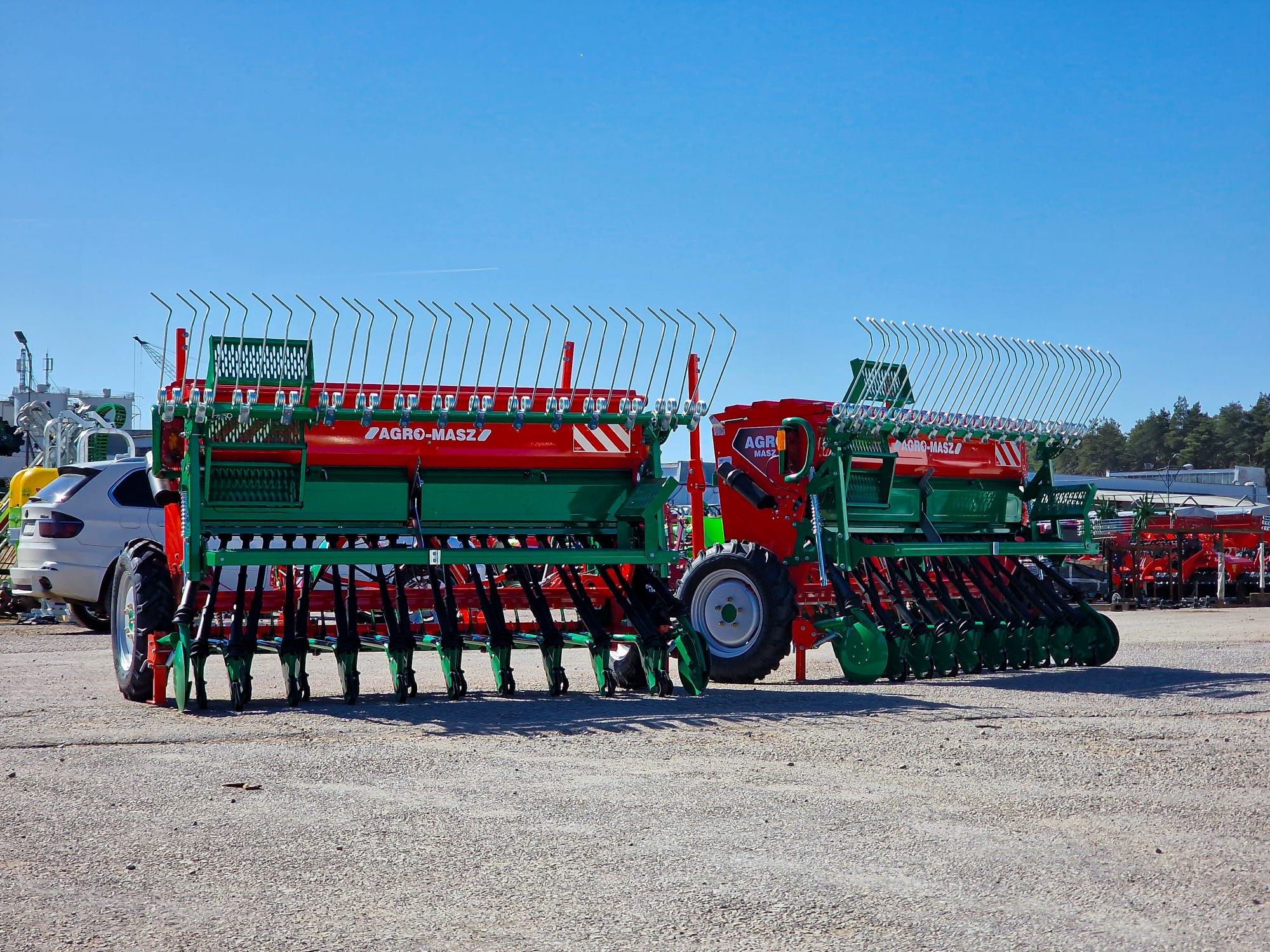 Siewnik zbożowy stopkowy AGRO-MASZ SR250 SR301