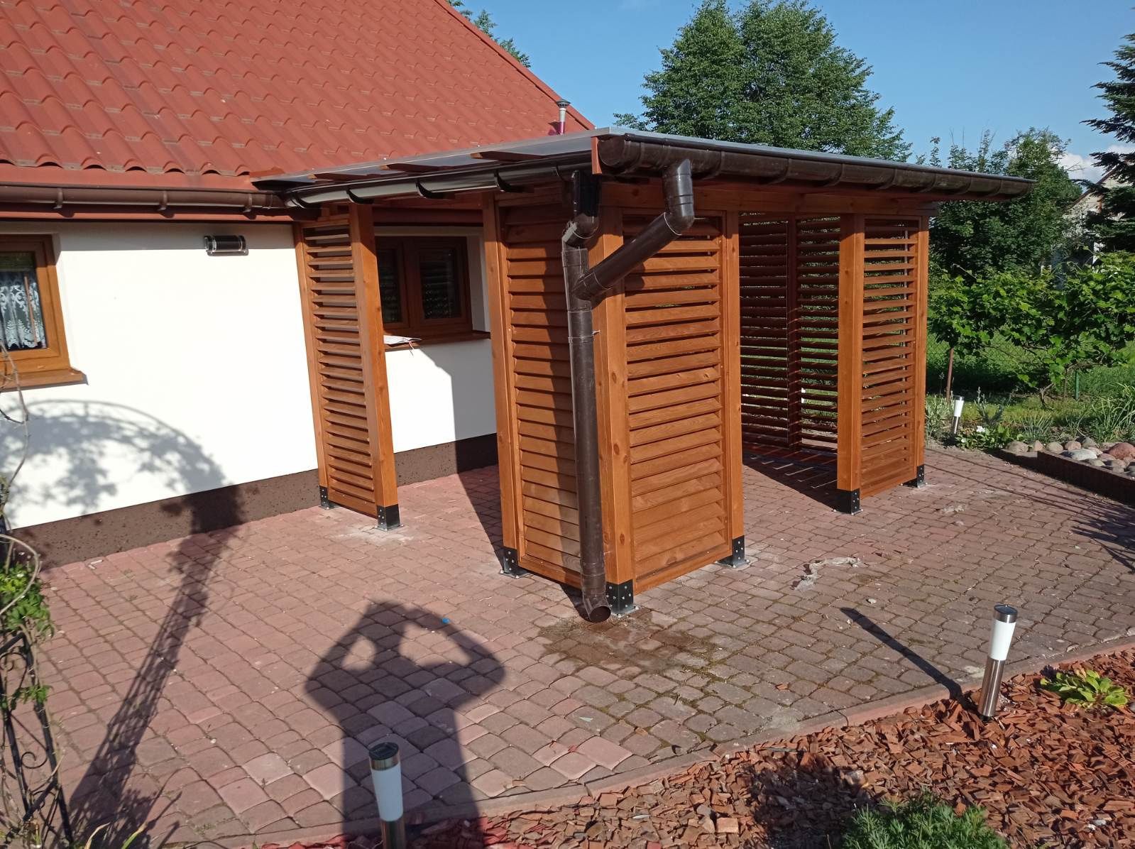 Żaluzje drewniane regulowane ogrodowe