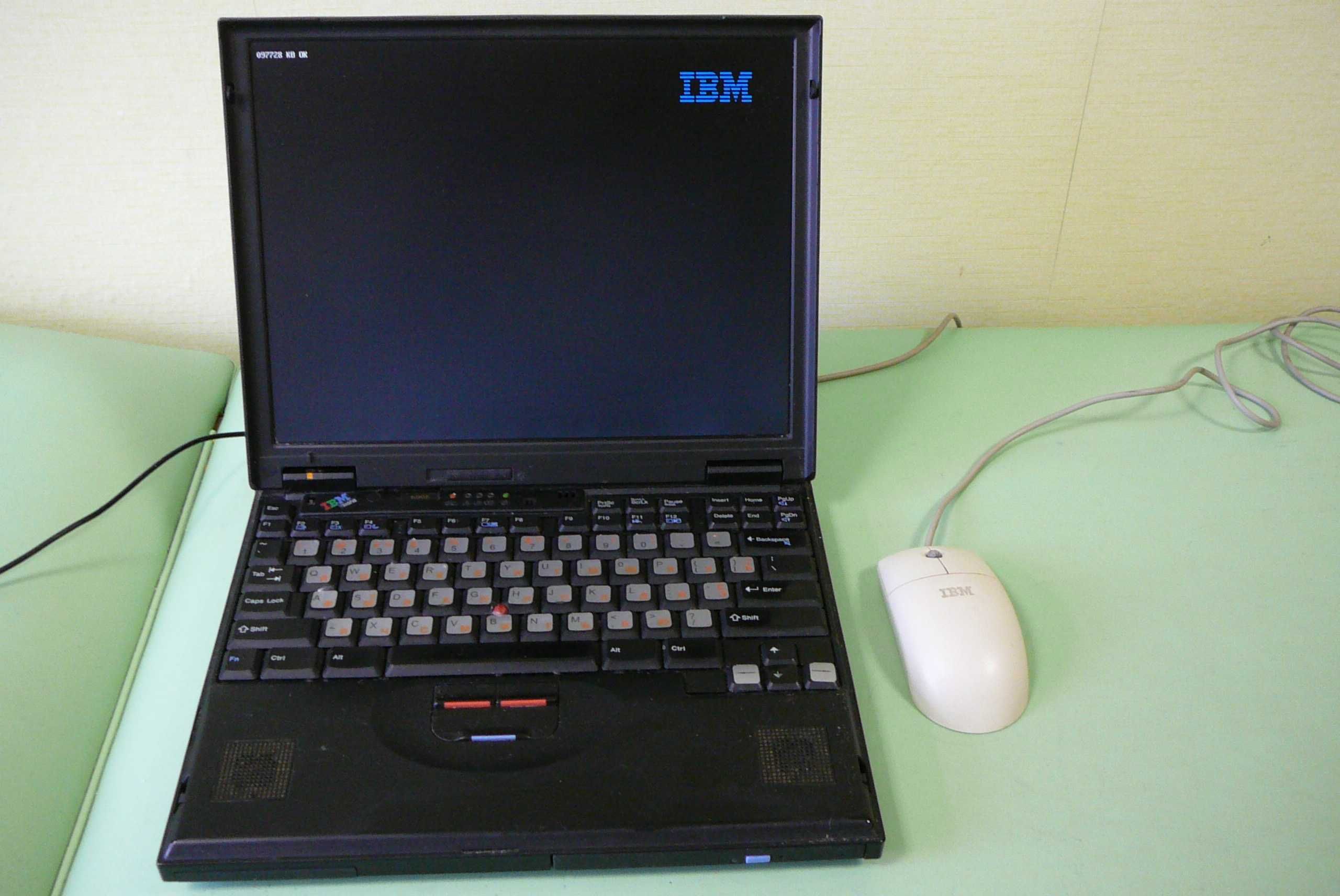 Колекционний ноутбук IBM ThinkPad Type 2645 1998 року в робочому стані