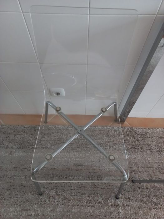 Mesa de cozinha com tampo de vidro + 4 cadeiras