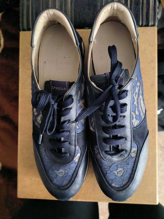Продам летние мужские кроссовки фирмы Lesilla