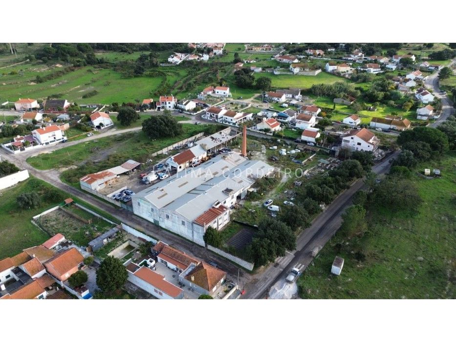 Antiga Fábrica à Venda em Coina - Ideal para Fins Industriais

Es...