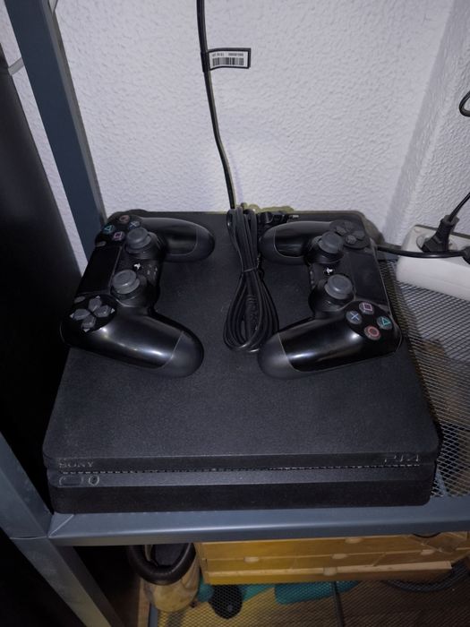 Playsation 4 slim 1 TB