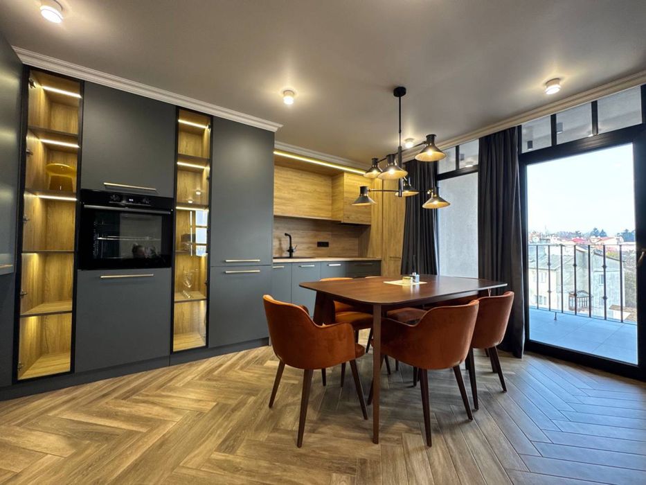 Оренда автономного VIP пентхауса в центрі міста з терасою