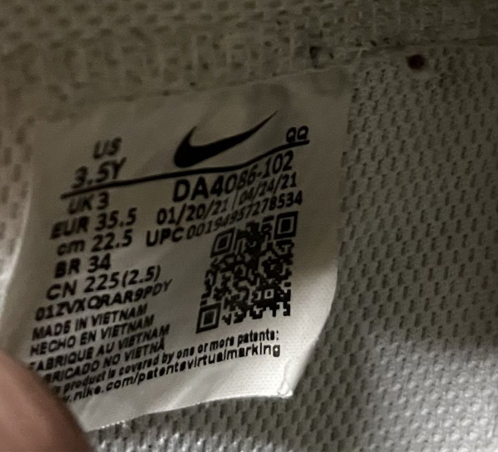 NIKE високі кросівки.