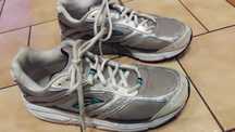 Buty Obuwie sportowe jak nowe 40/25 cm..