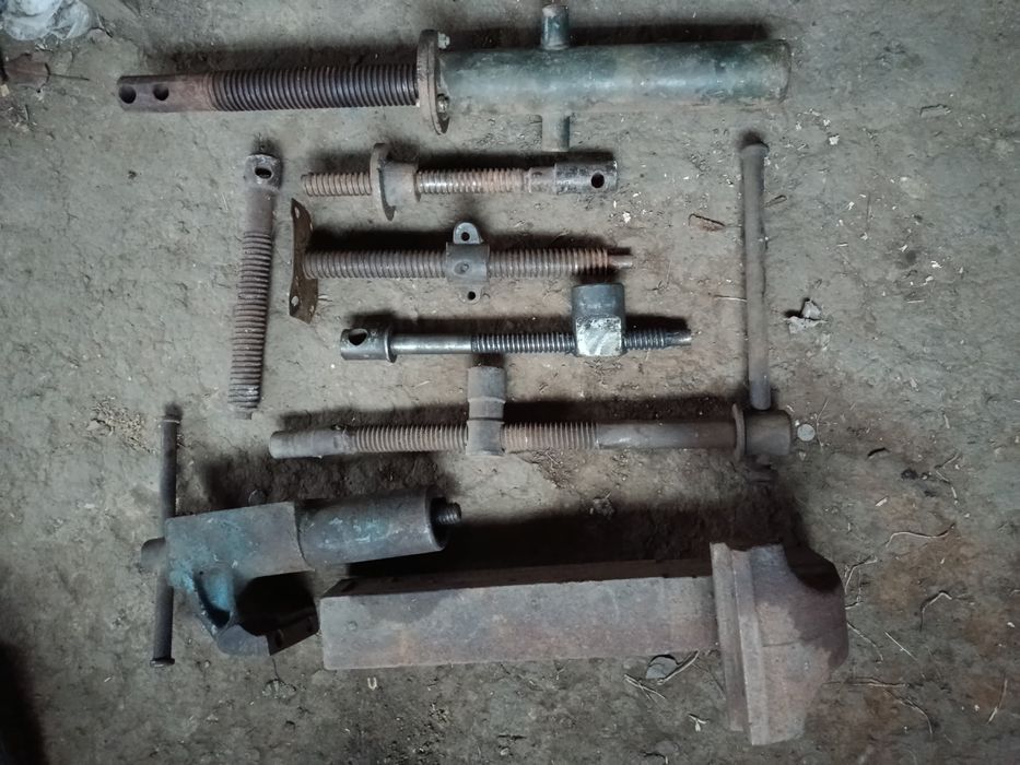 Продам тиски запчастини