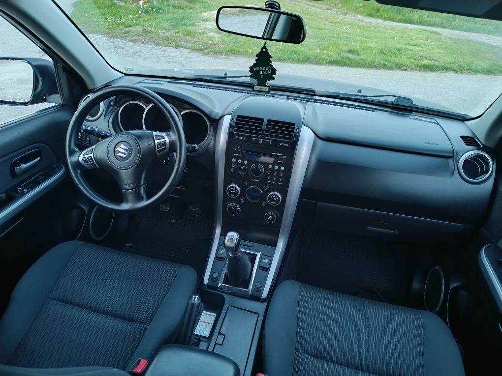 Suzuki grand Vitara Lift 2,4 benz 4x4 klima niski potwierdzony przebie