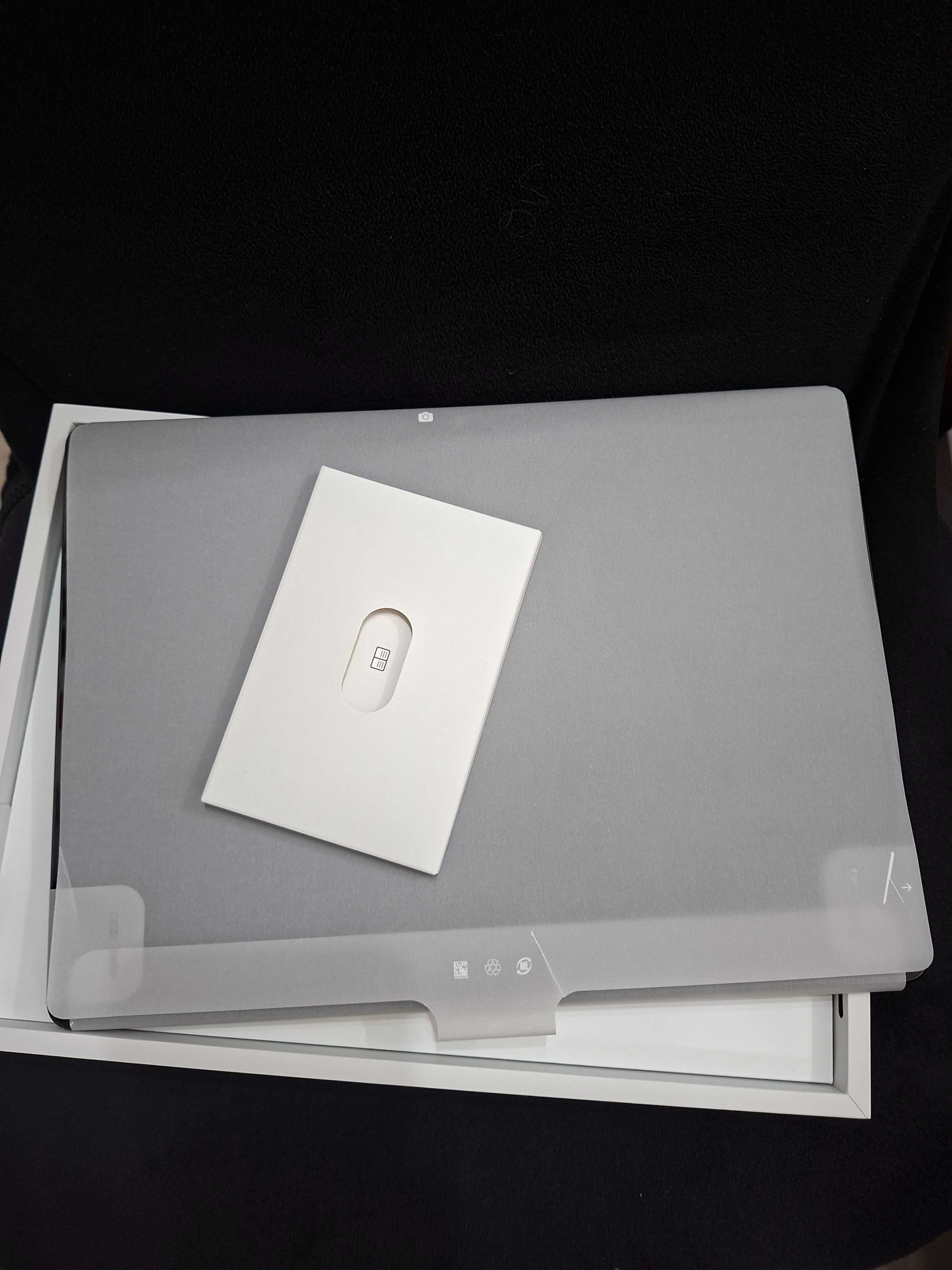 Jak NOWY Microsoft Surface Pro 8 i5 8GB RAM 256GB + klawiatura + rysik