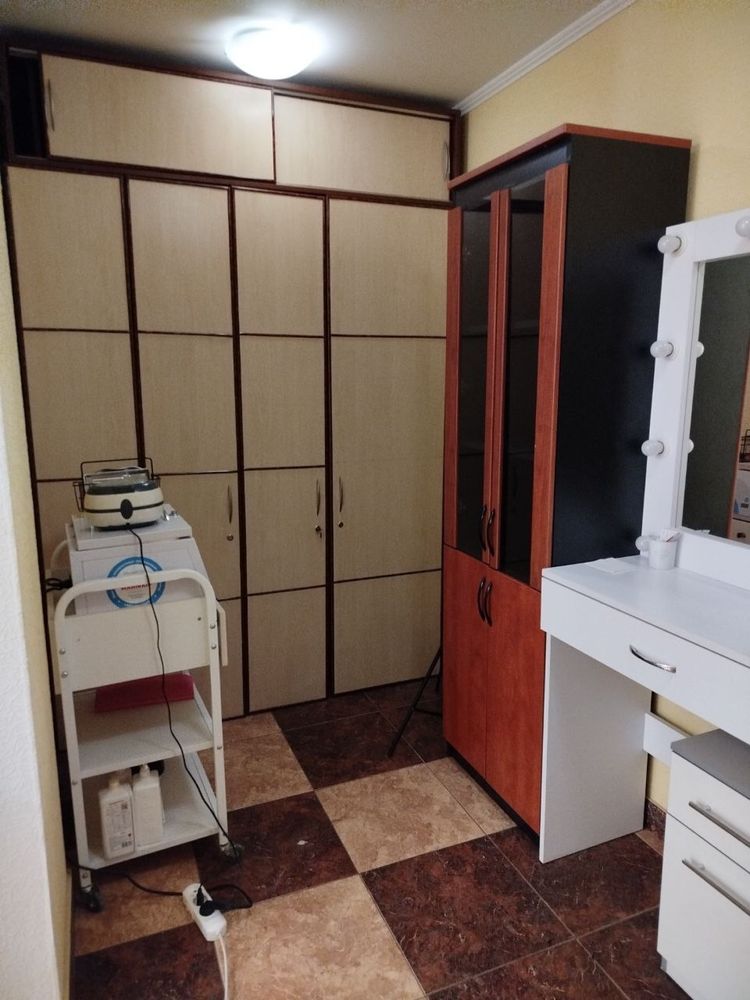 Аренда перукарського крісла 300 грн, Генератор. Позняки