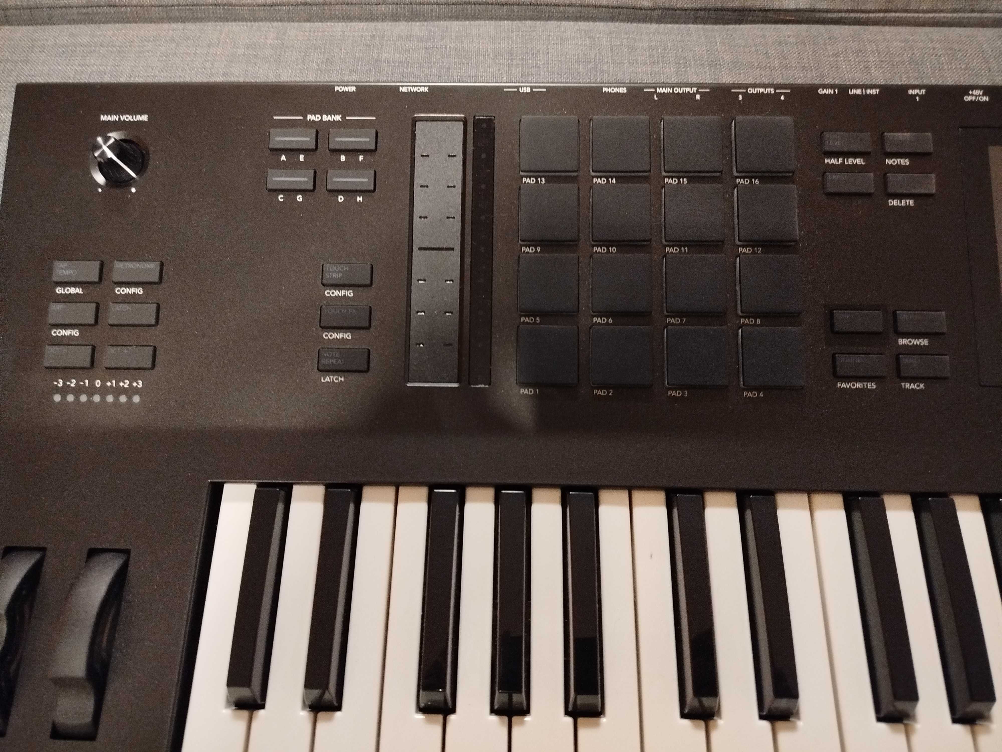 Teclado / Sintetizador / Controlador Akai MPC Key 61 (com garantia)