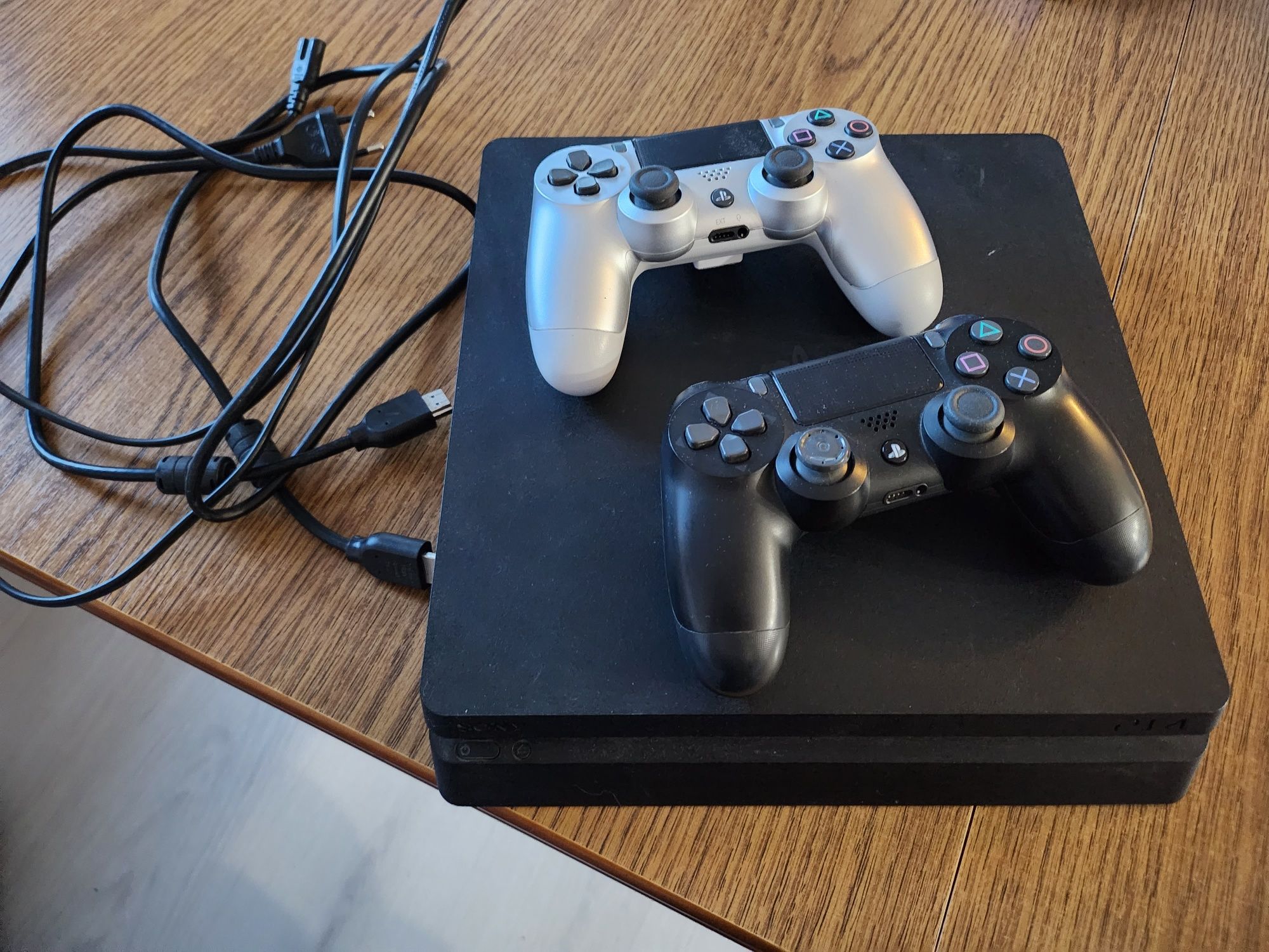 Konsola ps4 slim 500GB