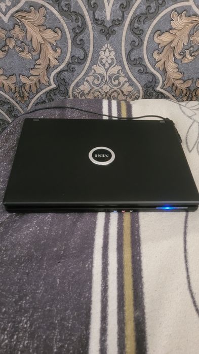 Ноутбук MSi 15 дюймов