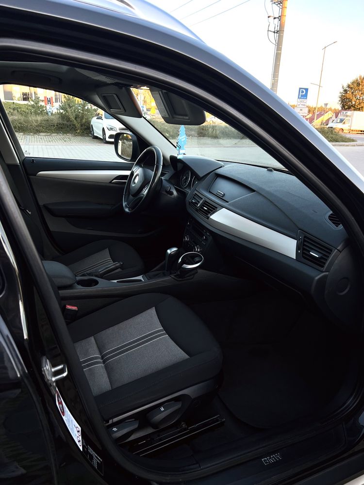 BMW X1 2012 automat naped 4x4 panoramiczny dach czarny