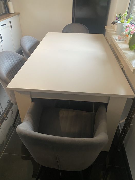 Komplet mebli kuchennych z krzeslami jak nowy