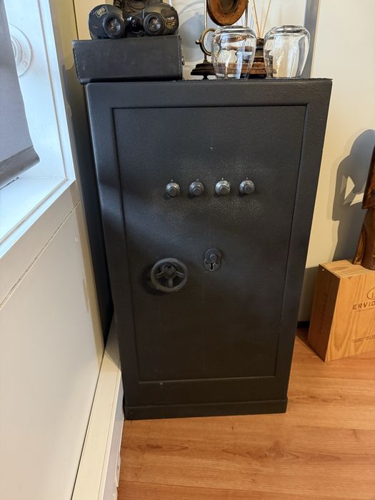 Cofre com segredo e chave