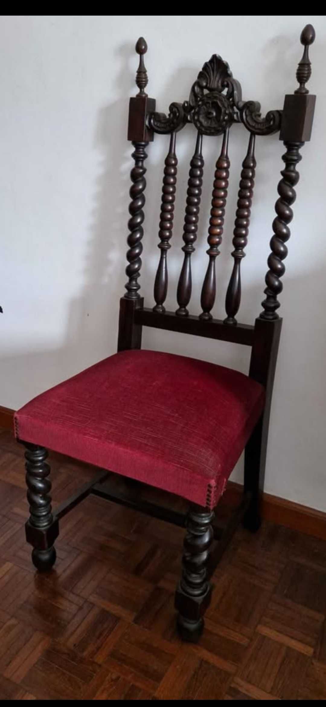 Cama em madeira maciça entalhada à mão com 2 mesinhas de cabeceira