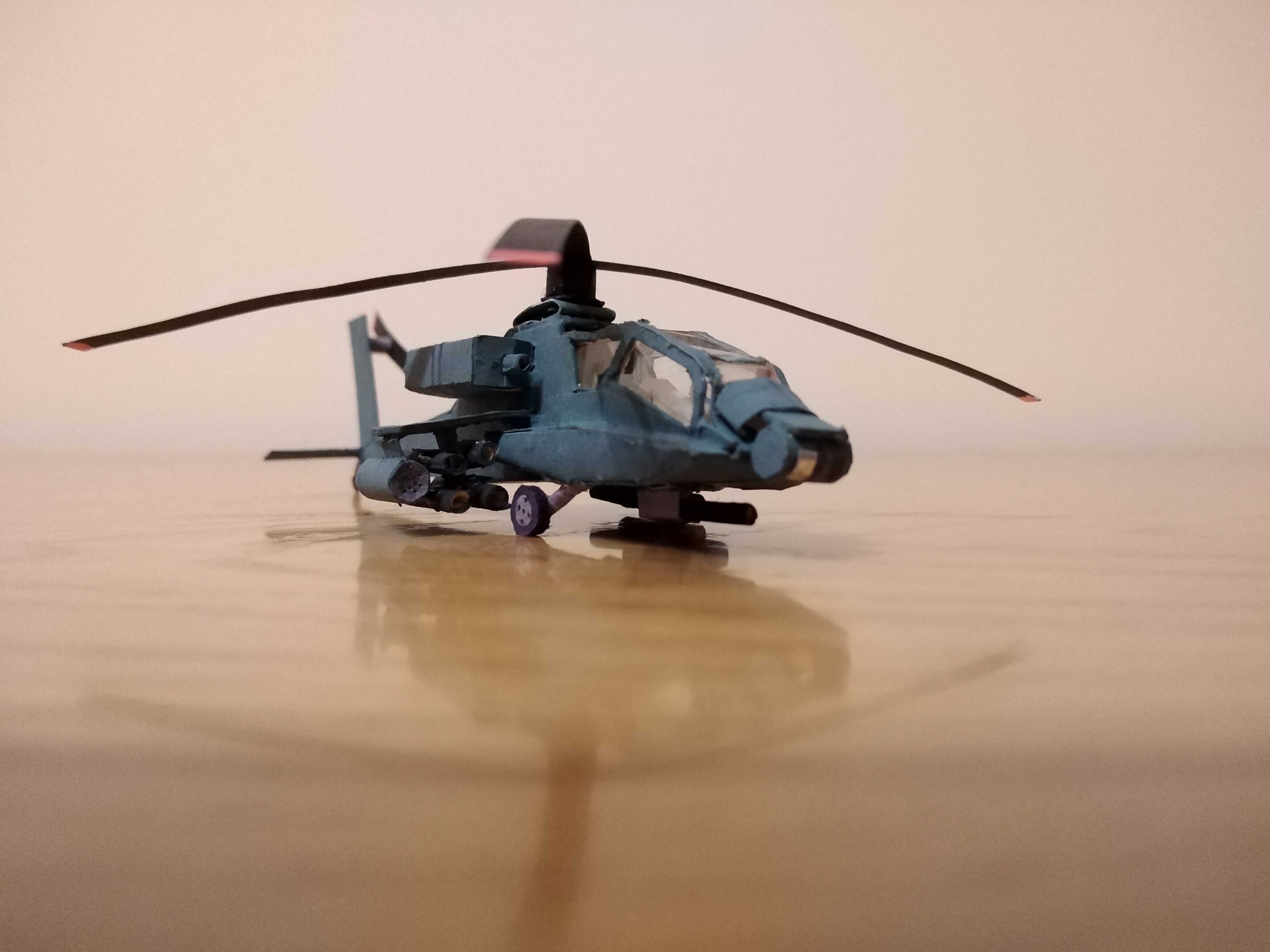 Helicóptero em papel AH-64 Apache