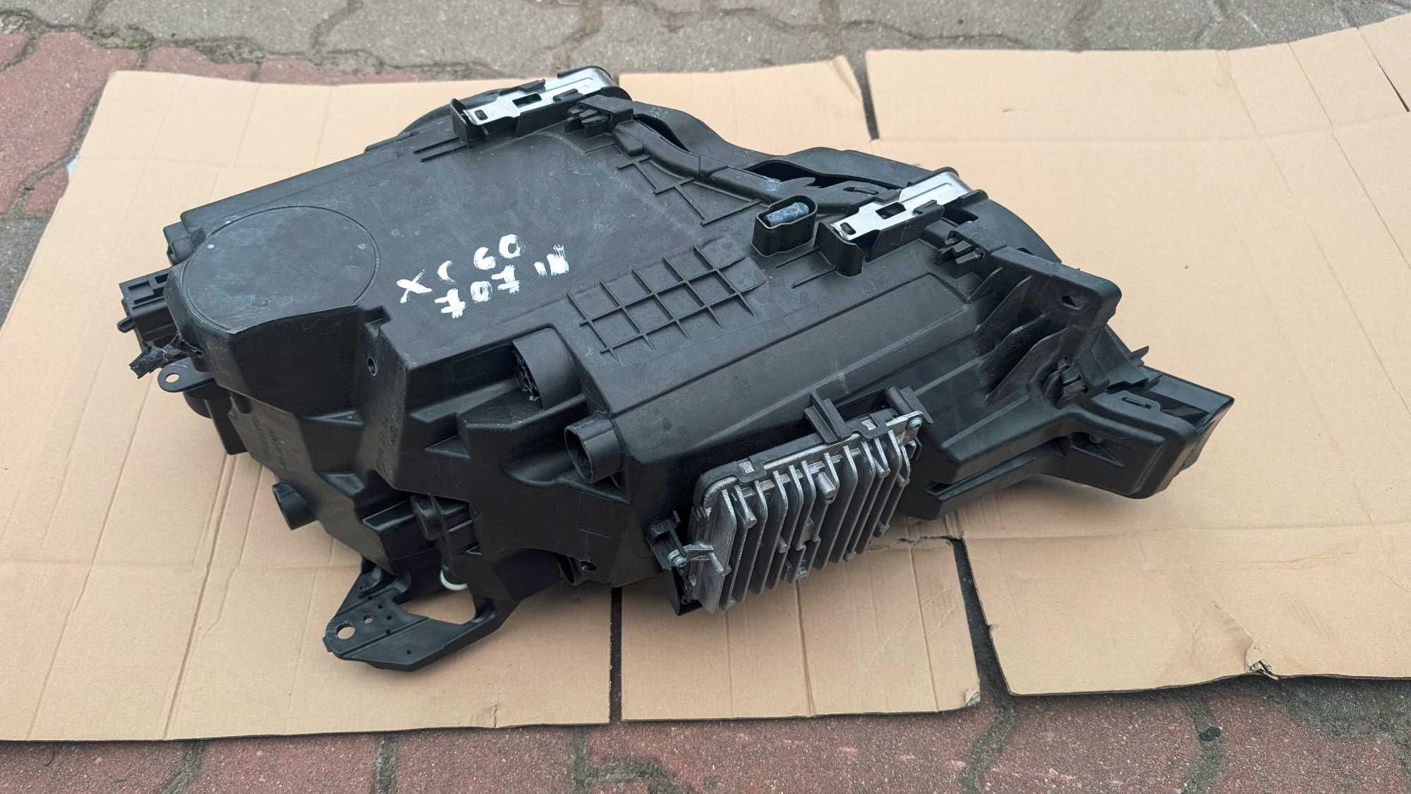 Lampa prawy Przód Volvo XC60 II FULL LED