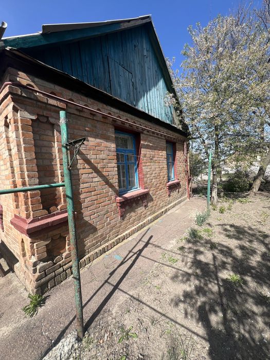 Прадається частина будинку