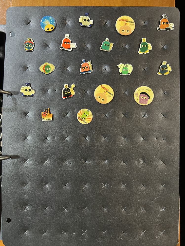 Coleção pins variados (aprox 500 unidades)