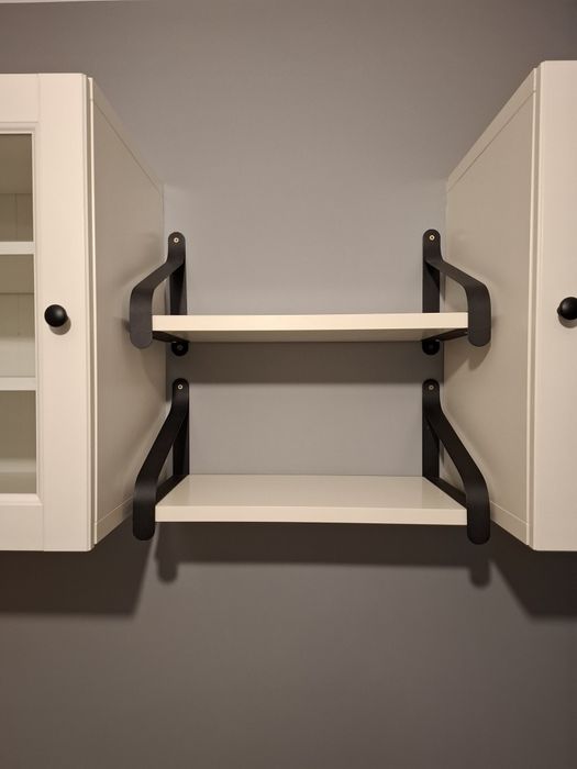 Szafki witryny wiszące Besta Ikea