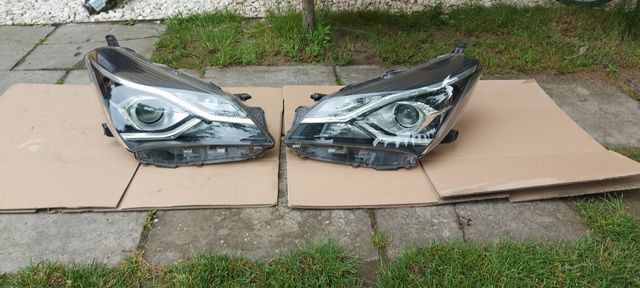 Lampa przód prawa lewa Toyota Yaris III  Lift  EU