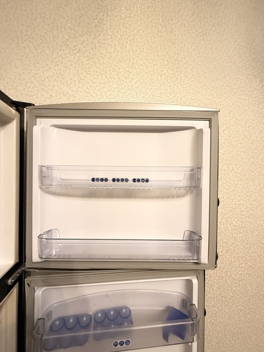 Холодильник WHIRLPOOL