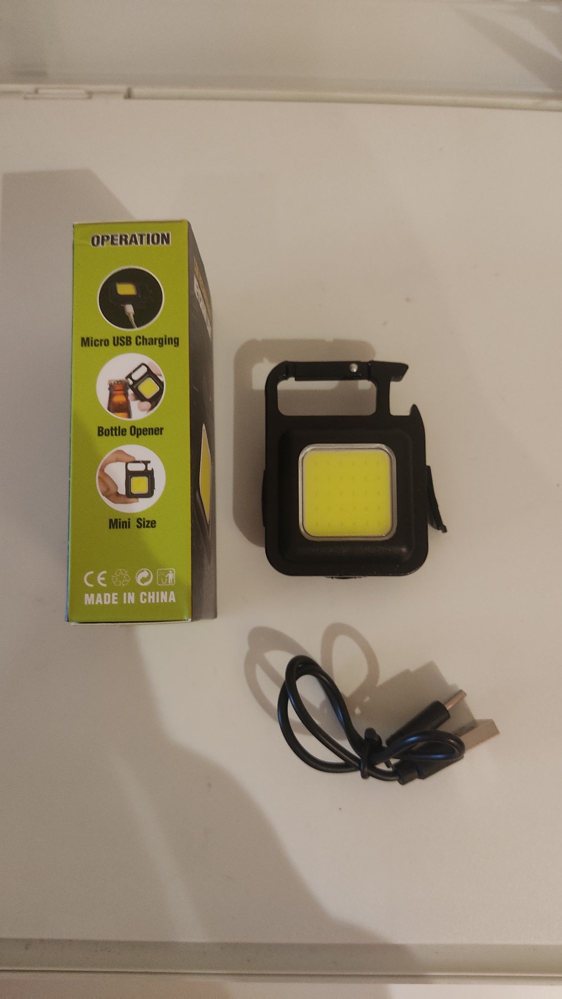 Mini lanterna LED recarregável