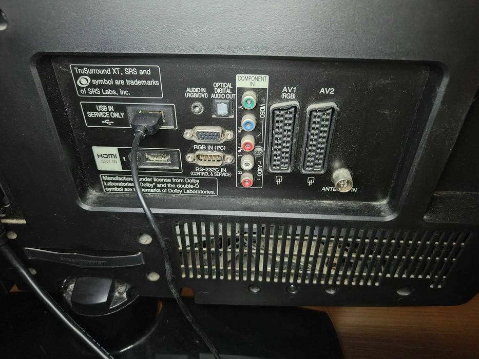 Telewizor LCD LG 32LD320 32 cale + dekoder