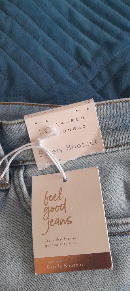 Jeansy bootcut jasnoniebieskie Lauren Conrad