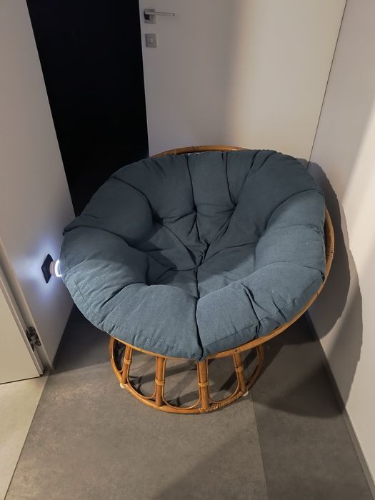 Okrągły fotel rattanowy z materacem