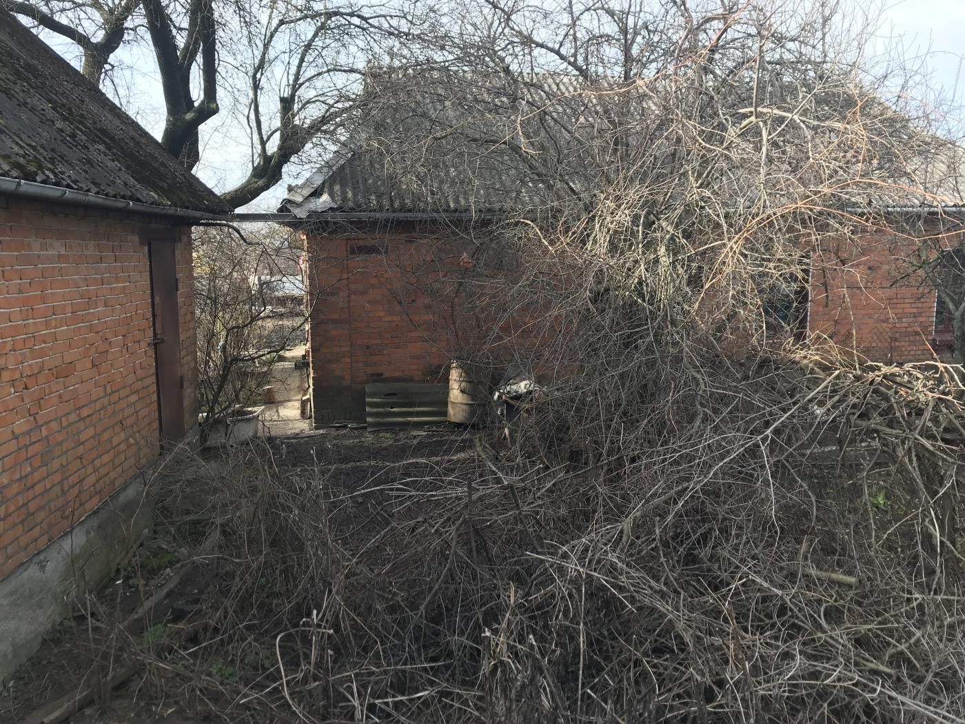 Продаж гаража з ділянкою комерційного призначення, Лезнево