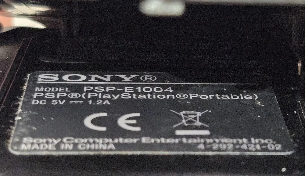 Konsola Sony PlayStation Portable PSP-E1004 +9 gier