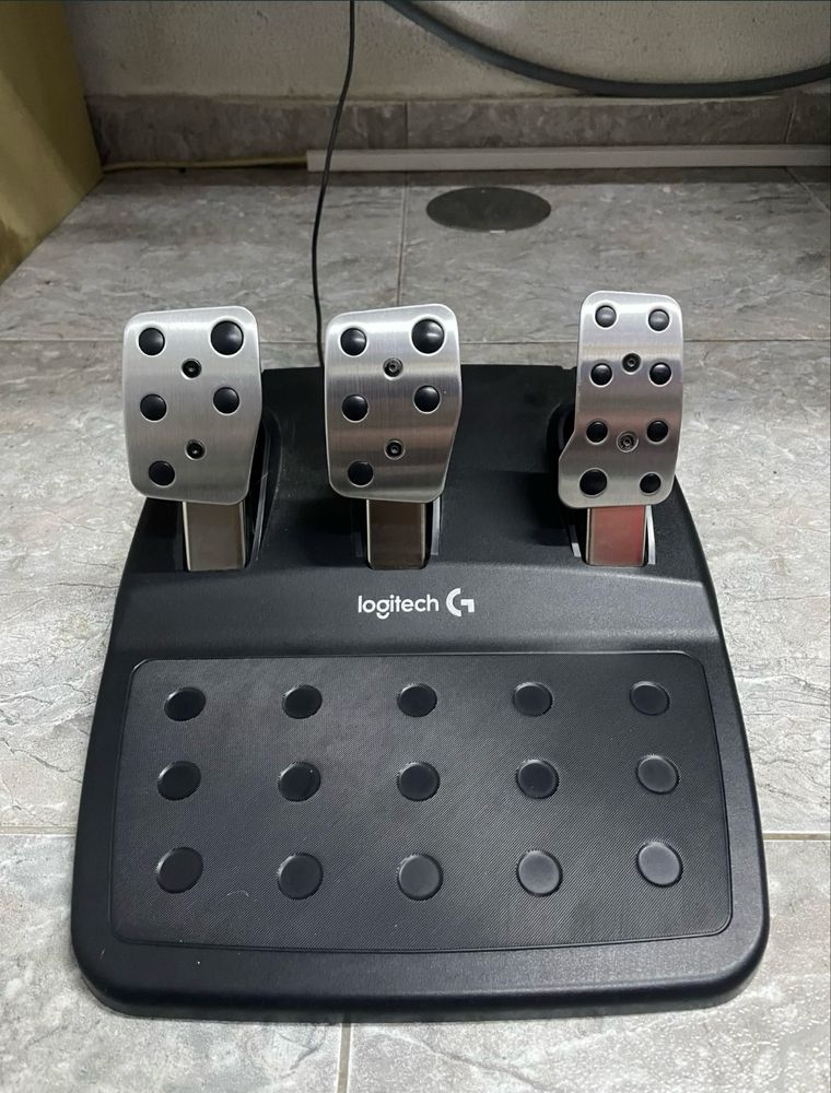 Volante e Pedais Logitech G29