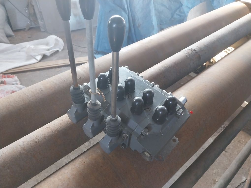 Rozdzielacz hydrauliczny liaz