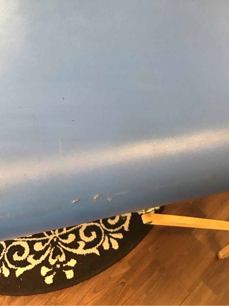 Stół do masażu niebieski drewniany