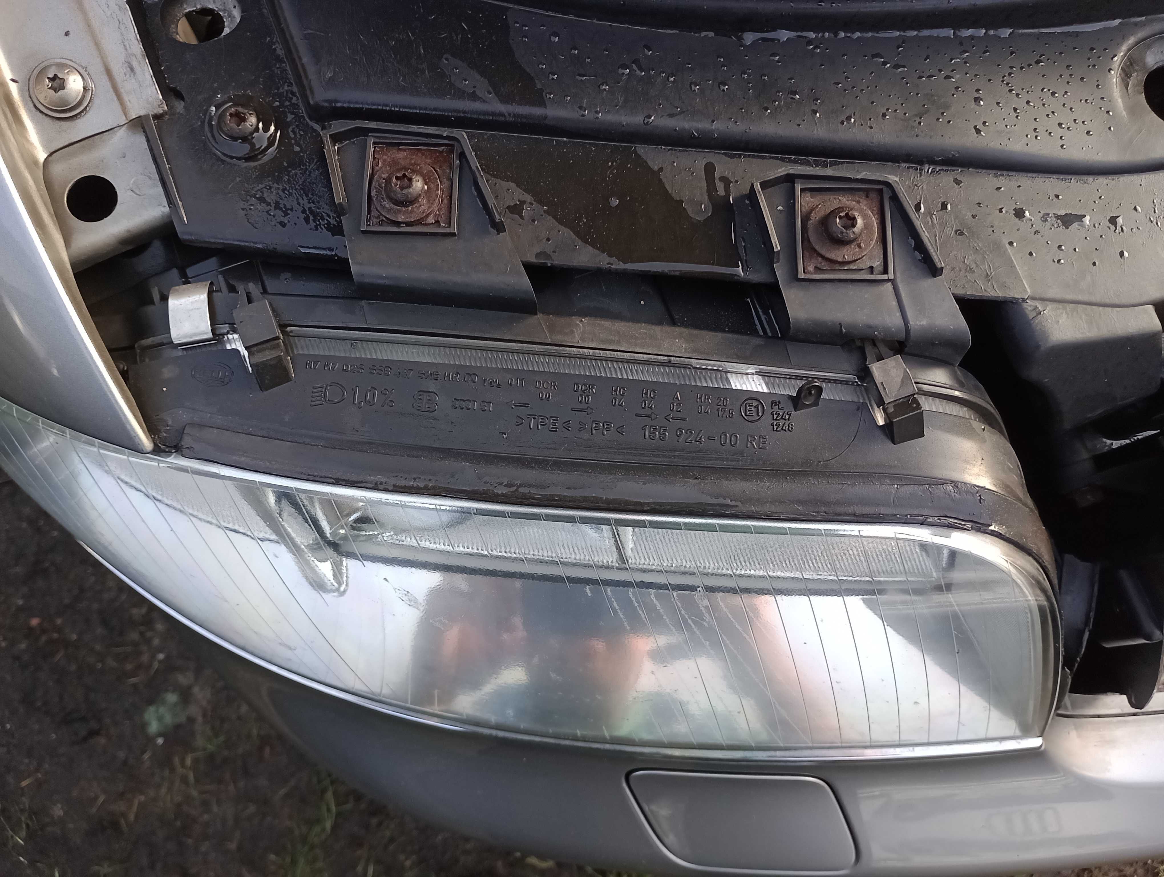 Lampy BiXenon Audi A6 C5 polift od 2001 do 2005 kompletne HELLA