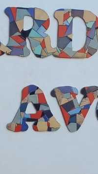 Letras decorativas em azulejo