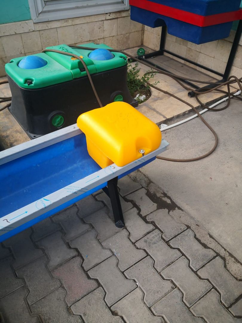 Poidło wannowe dla bydła i koni metalowo-plastikowe S15