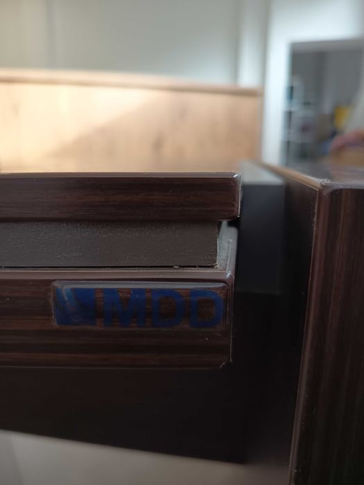 biurko gabinetowe ciemny orzech firmy MDD