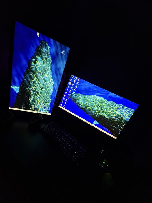 Dwa monitory samsung