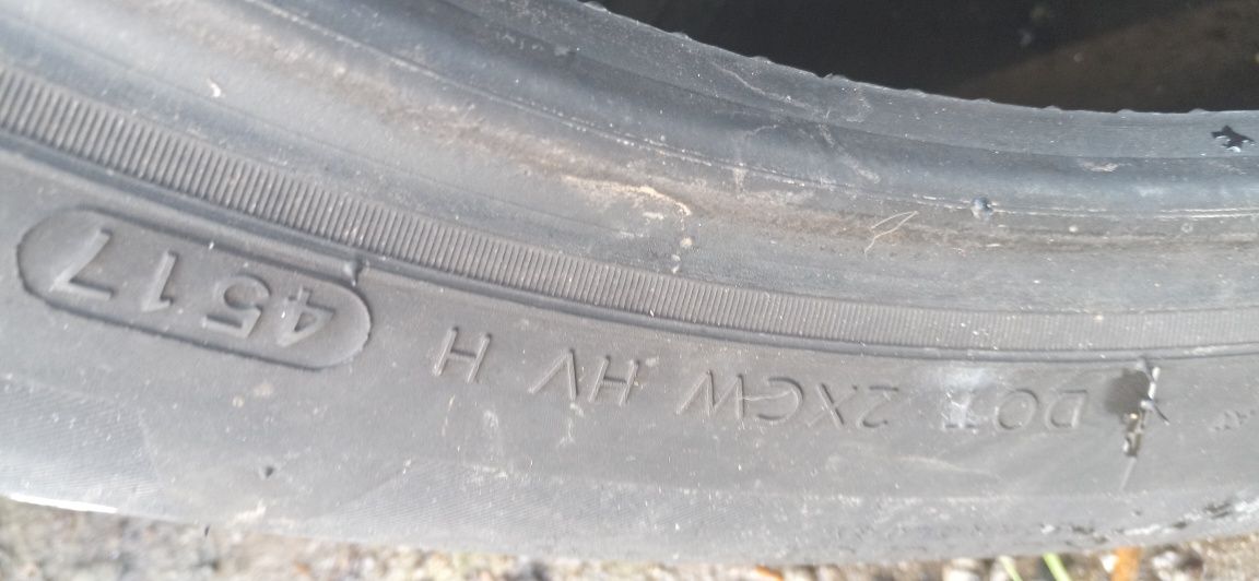 Vendo pneus conforme referência na foto