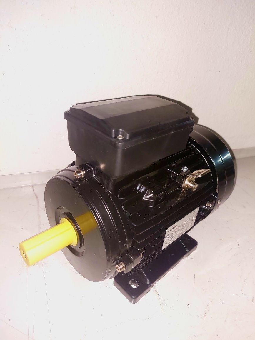 Motor 3 e 4  cavalos Monofasico Novo  ( betoneira etc)