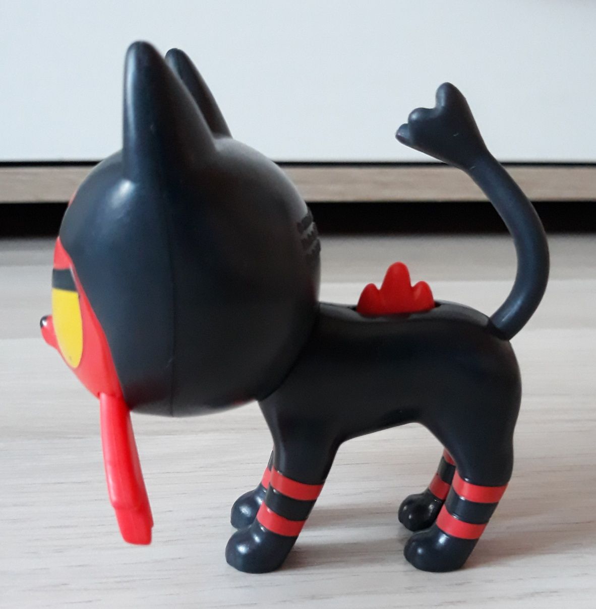 Pokemon czarny kot Litten Figurka McD's 2017r 8,5cm