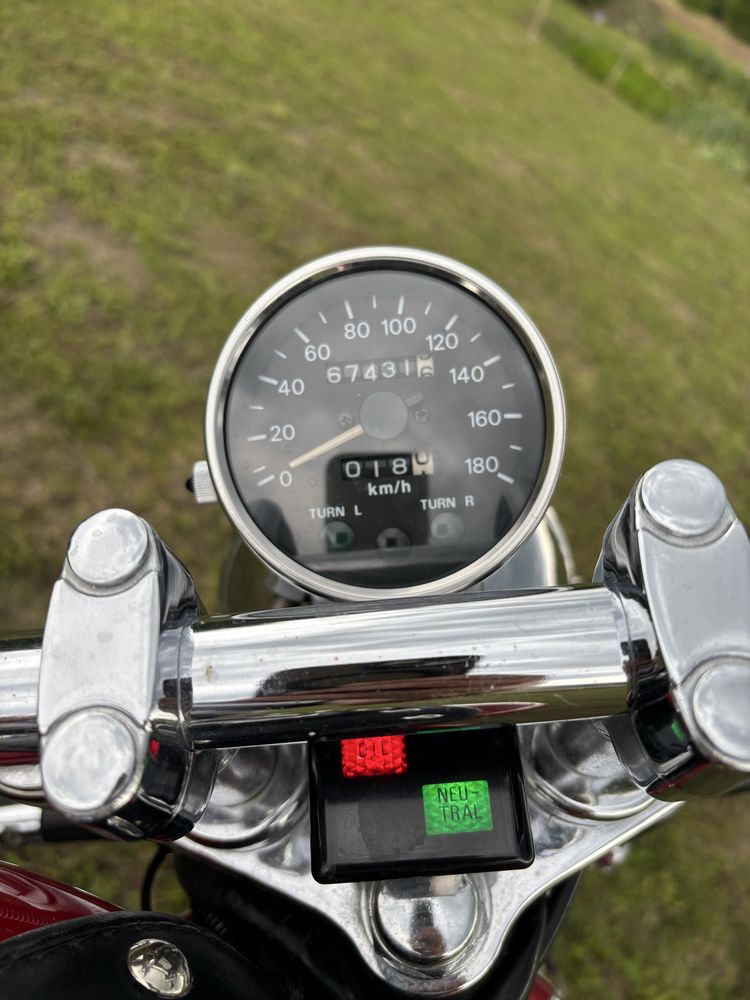 Suzuki Intruder VS
