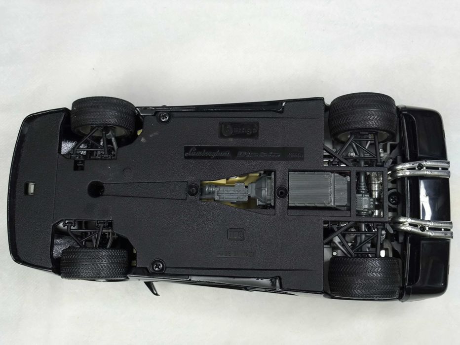 Модель Lamborghini Diablo (1990) 1/18 Bburago Italy