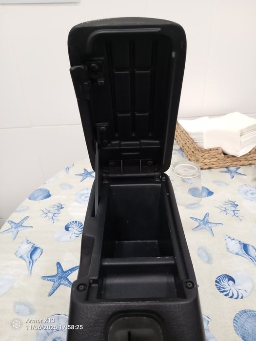 Apoio de braço Mazda3